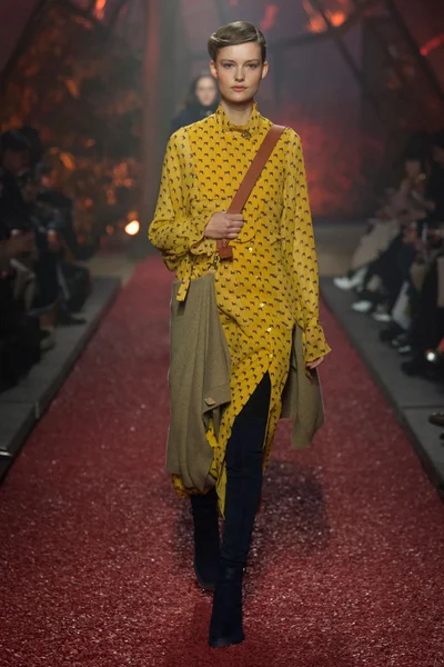 Look 17